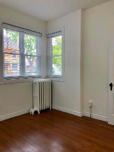 SEPT 1 - 3 BEDROOM 5 MINUTE WALK TO QUEENS! ALL INCLUSIVE - Photo 4