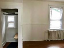 SEPT 1 - 3 BEDROOM 5 MINUTE WALK TO QUEENS! ALL INCLUSIVE - Photo 8