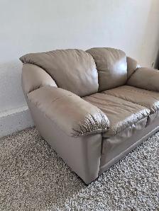 FREE DELIVERY LIKE NEW The Brick 2 Seater Loveseat Sofa / Couch - Photo 7