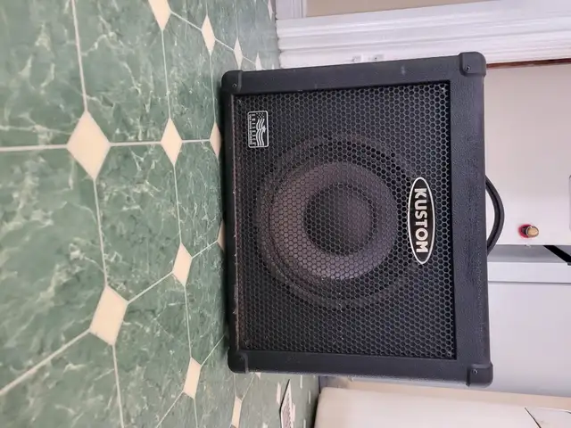 Kustom keyboard bass amp