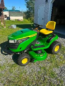 S220 Model John Deere 42 inch cut Lawn Tractor - Photo 3