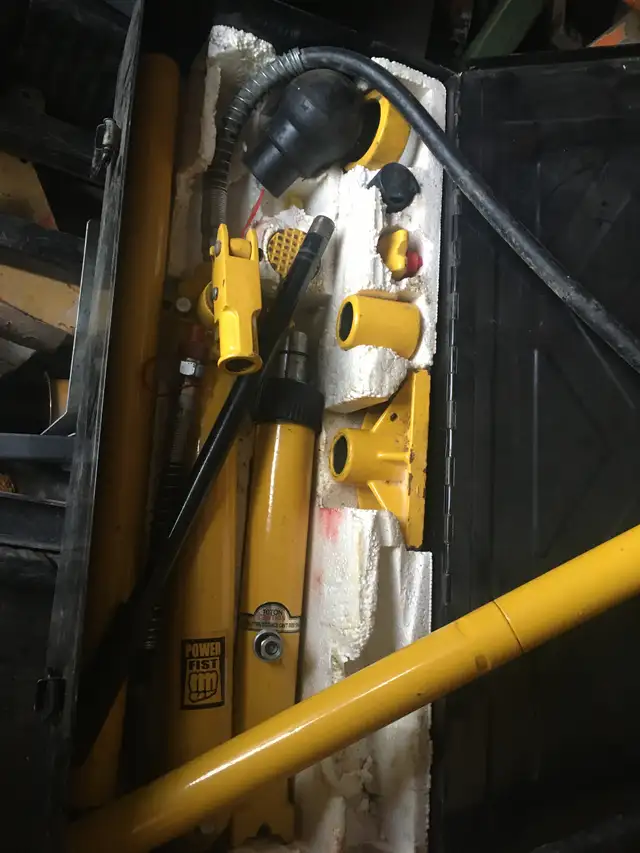 CUTTING TORCH & TANKS