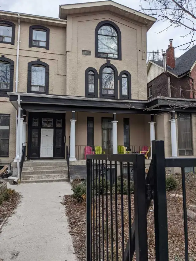 FULLY FURNISHED ONE BEDROOM UNIT