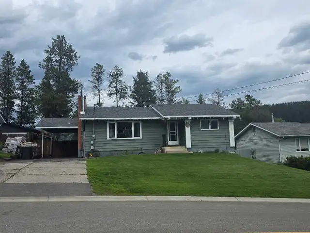 5 bedroom/2.5 bath home in beautiful elkford bc