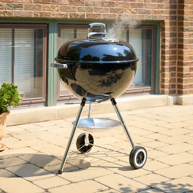 Weber Original Charcoal Kettle BBQ Grill with One-Touch Cleaning