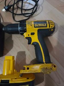 Dewalt drill 3-14.4 v batteries  c/w 2 chargers - Photo 4