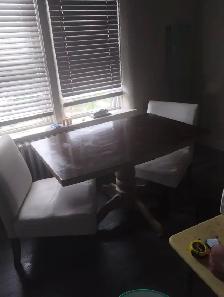Beautiful dinette set w/ comfortable chairs