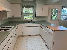 Oceanfront 5  bedroom bungalow house on Departure Bay$3,900 - Photo 4