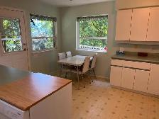 Oceanfront 5  bedroom bungalow house on Departure Bay$3,900 - Photo 5