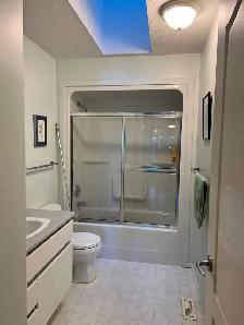 Oceanfront 5  bedroom bungalow house on Departure Bay$3,900 - Photo 7