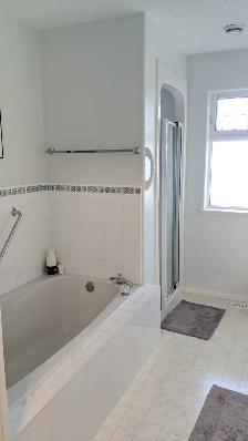 Oceanfront 5  bedroom bungalow house on Departure Bay$3,900 - Photo 18