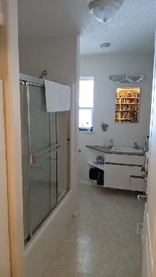 Oceanfront 5  bedroom bungalow house on Departure Bay$3,900 - Photo 24