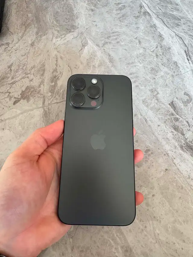 iPhone 15 Pro Max – Noir Titane –