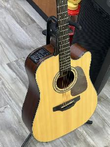 TAKAMINE Acoustic/Electric Guitar - Photo 3