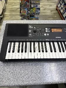 Yamaha PSRE363 62 Key Digital Keyboard - Photo 2