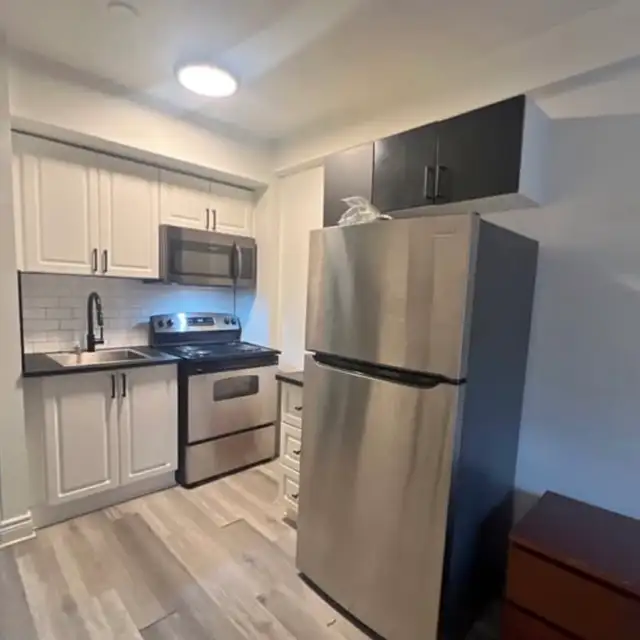 5240 Rue Berri studio - $995