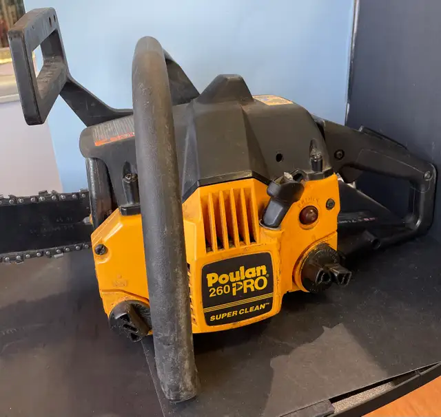 AS-IS POULAN 260 PRO CHAINSAW W/CASE