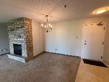 Spacious Newly Refreshed Adult Only 2 Bedroom Suite - Photo 3