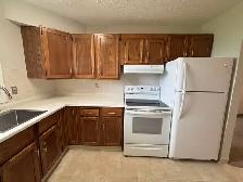 Spacious Newly Refreshed Adult Only 2 Bedroom Suite - Photo 4