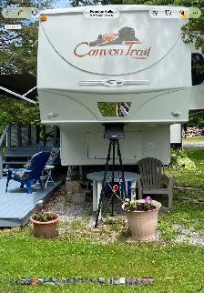 fifth wheel trailer - Photo 2