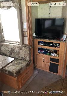 fifth wheel trailer - Photo 4