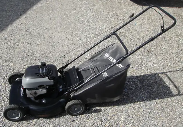 MURRAY REAR BAG GAS LAWN MOWER