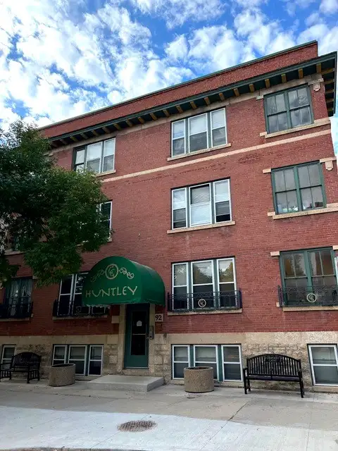 Sept 1st! $1399~~BEAUTIFUL CHARACTER 2BDRM/WSUNROOM