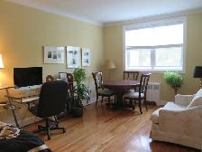 $1099Renovated Bachelor! - Photo 3
