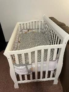 white sleigh crib for sale - Photo 3