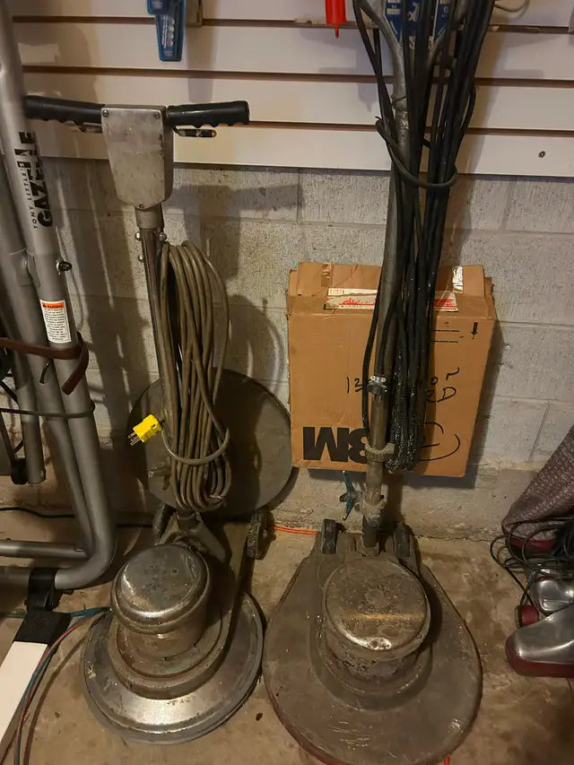 Floor polishers and vacuums - Erin Mills in Mississauga