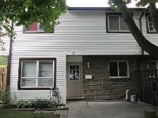 3 Bedroom Townhouse, Utilities Inclusive, Parking , $2400