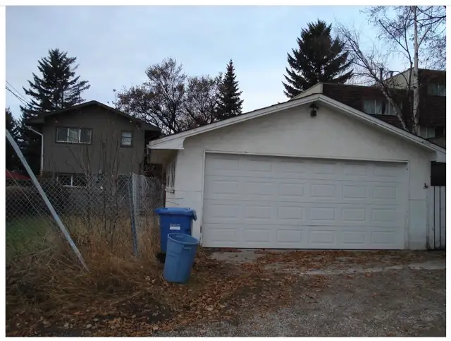 OVERSIZED DOUBLE CAR GARAGE FOR RENT CLOSE TO FOOTHILL HOSPITAL,