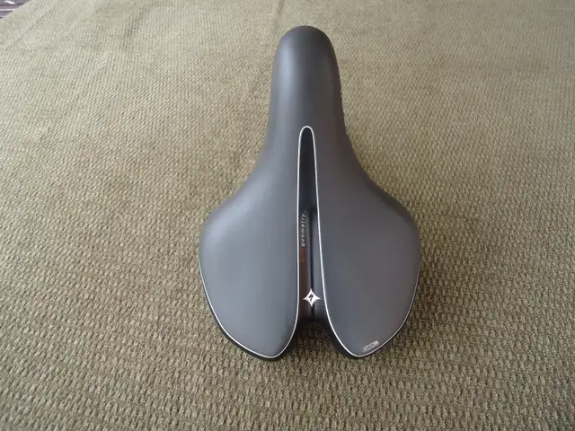 SPECIALIZED - Sonoma, Bike Seat like NEW