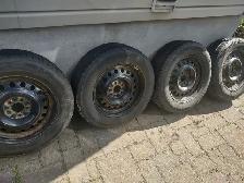 235-65R17x4 pneus Hiver Momo sur jantes Kia Sorento 2017.