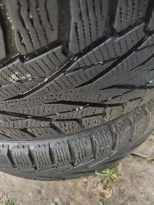 4 pneus hiver Nokian Hakkapeliitta 245-65R17 excellent état. - Photo 2