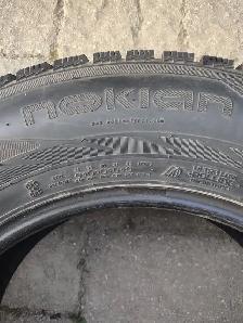4 pneus hiver Nokian Hakkapeliitta 245-65R17 excellent état. - Photo 4