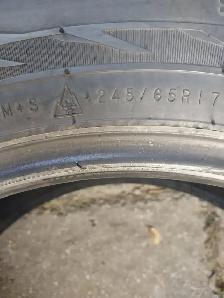 4 pneus hiver Nokian Hakkapeliitta 245-65R17 excellent état. - Photo 5