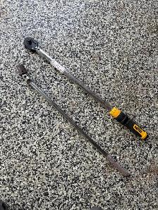 Torque wrench and breaker bar