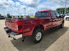 2022 Ford F-250 Crew Cab 4X4 XLT 6.2L - Rebuilt Title - Photo 4