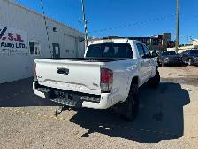 2018 Toyota Tacoma Limited - Photo 3