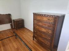 SOLID WOOD QUEEN BEDROOM SET – ESTATE SALE FIND 250 0b0 - Photo 2