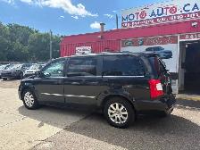 2013 Chrysler Town & Country Touring - Photo 13