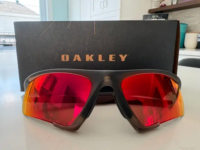 LUNETTE SOLEIL OAKLEY