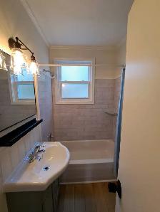 Beautiful 2-BR Main Floor Unit - Fully Renovated (Oshawa) - Photo 9