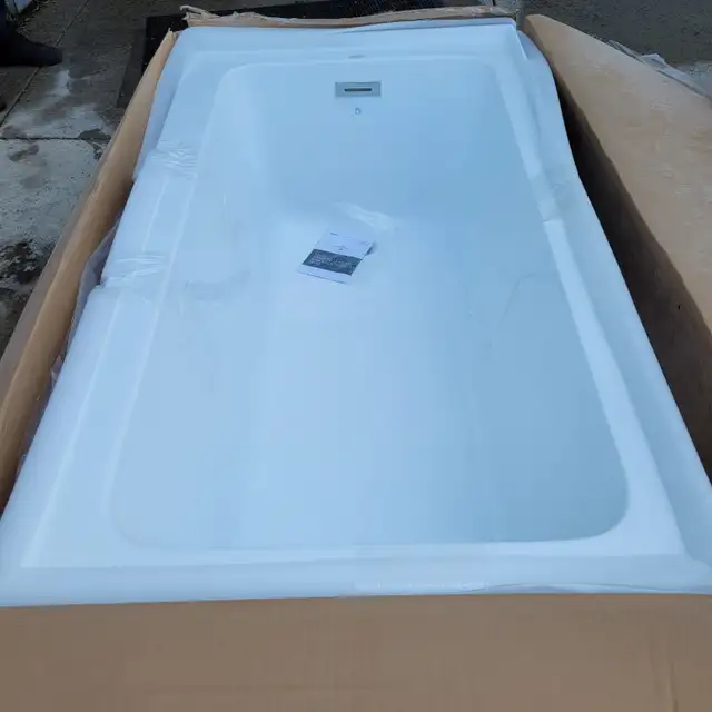 Brand New corner unit bathtub 60'x32'
