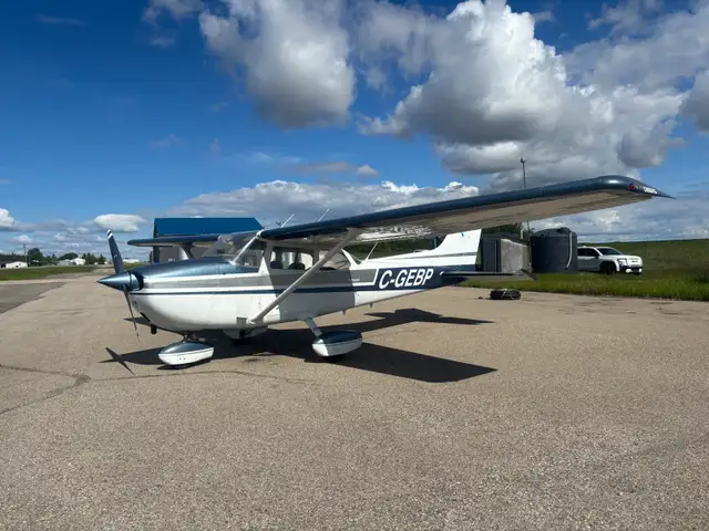 Cessna 172M Skyhawk II Plane