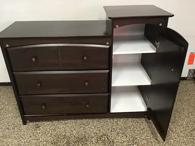 WOOD DRESSER
