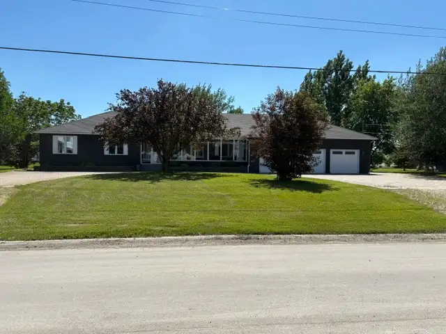Spacious West St Paul Bungalow