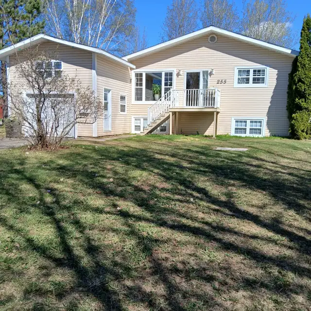 (BATHURST) HOUSE for SALE income property ,Maison a REVENUE