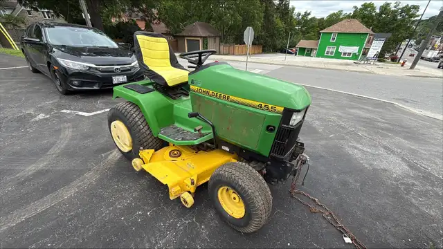 JOHN DEERE 445 RIDING LAWN MOWER